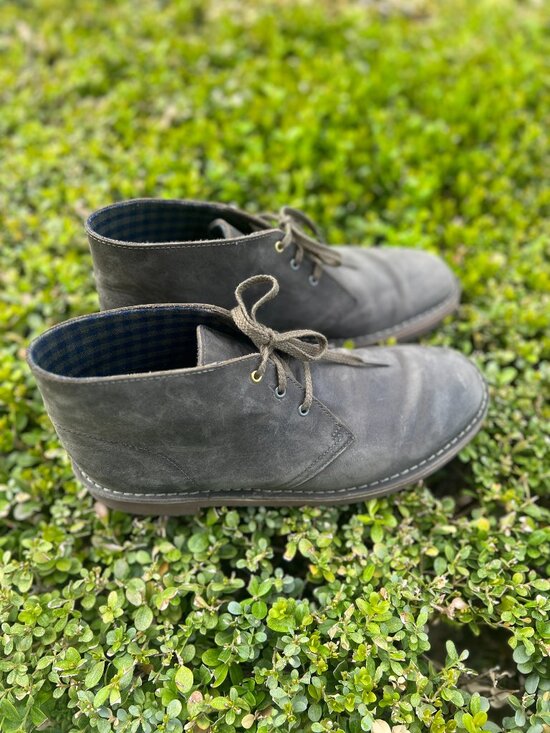 Like new Clarks Collection Leather Chukka Boot - Shepton - Dark Olive - Size 10